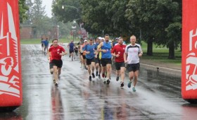 Runners pass underneath the Run Ottawa banner